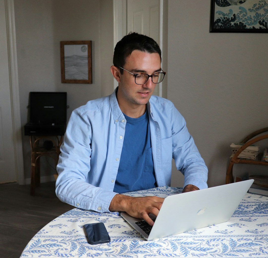 student taking online course