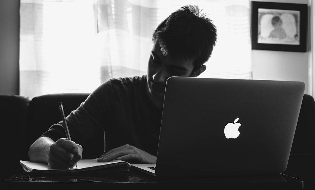 student taking online course