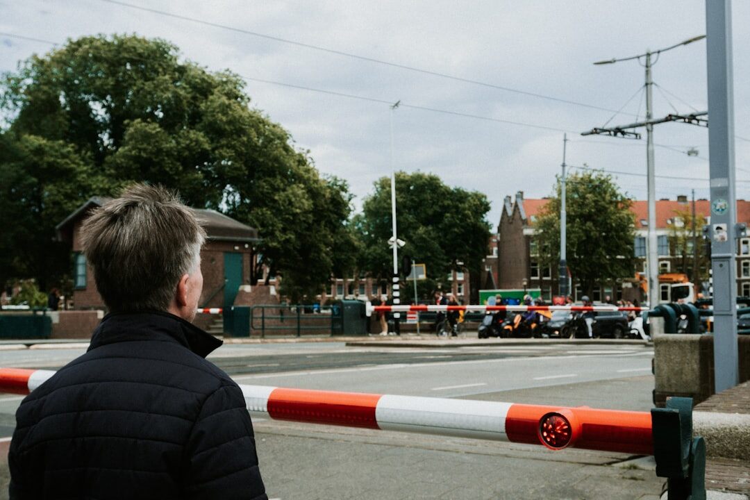 Close-up van een persoon die zelfverzekerd in de camera spreekt